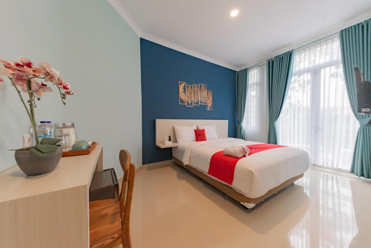 Hotel Reddoorz Near Surapati Core