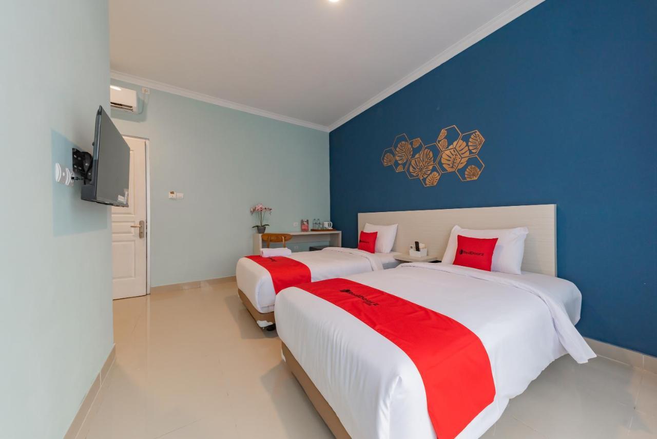 Reddoorz Near Surapati Core